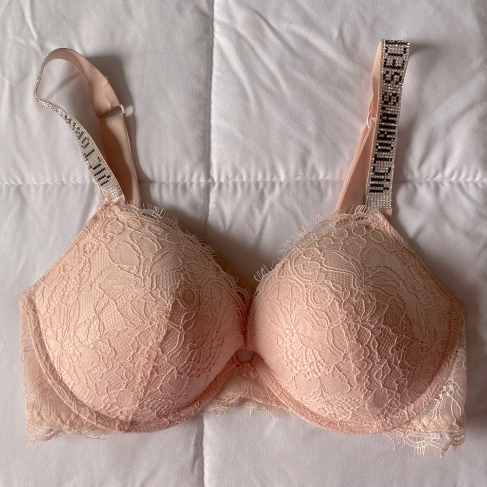 Victoria’s Secret bombshell bra